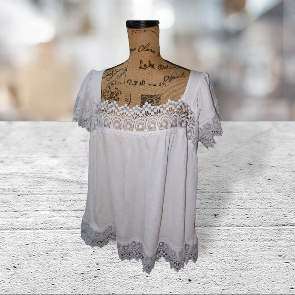 Royal + Reese white lace boho style top size 2 XL. In great like new condition